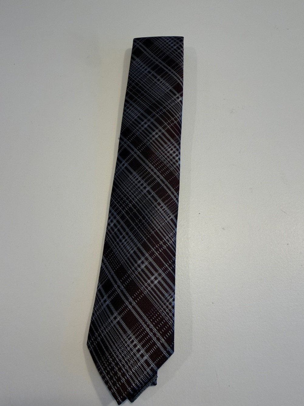 Kenneth Cole Men's Maroon and White Tie.  NWT